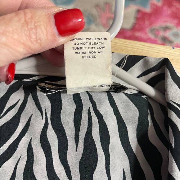 Notations women's large black white zebra print sleeveless blouse top button up - Picture 7 of 15